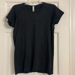 Black lululemon women’s shirt